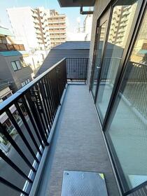 13/18 バルコニー