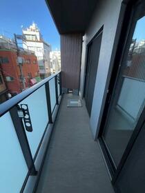 13/18 バルコニー