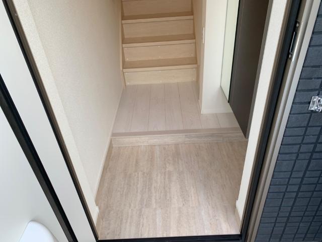 13/27 玄関