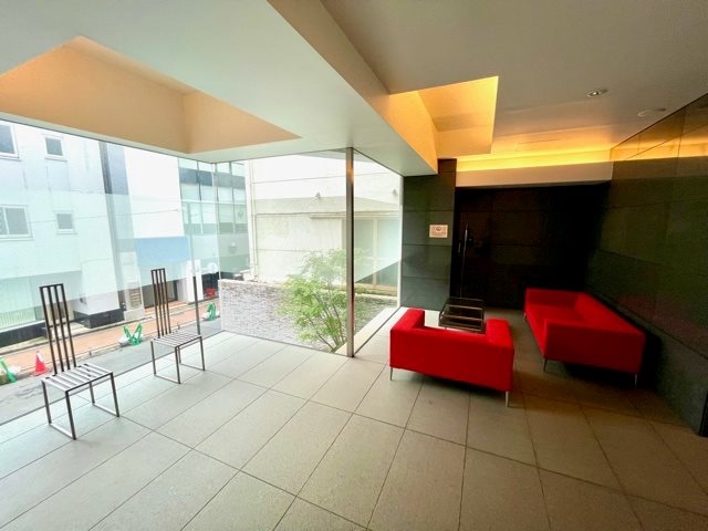 21/22 エントランス