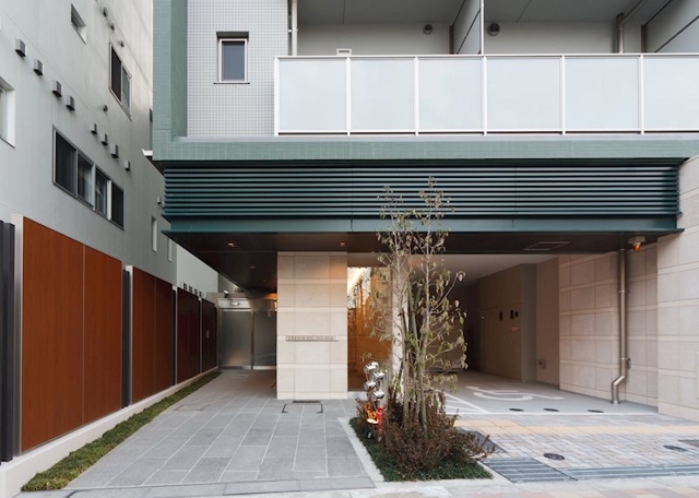 18/19 エントランス