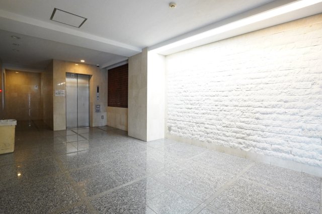 24/30 エントランス