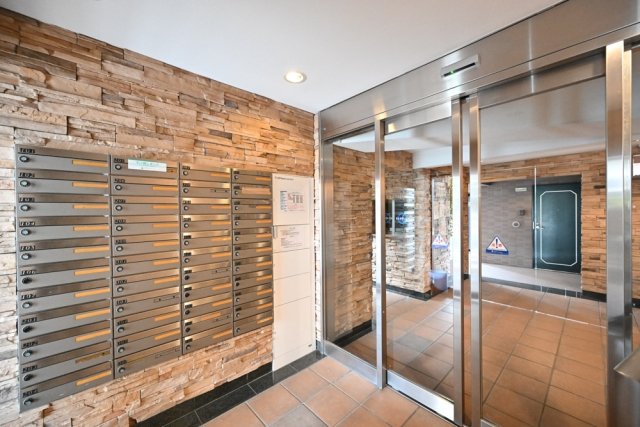 26/30 エントランス