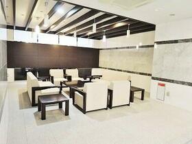 16/16 エントランス