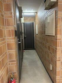 16/16 エントランス