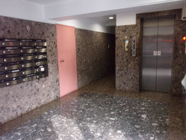 16/26 エントランス