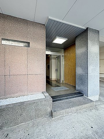 25/27 エントランス