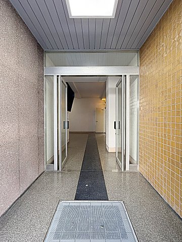 26/27 エントランス