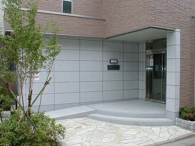 16/16 エントランス