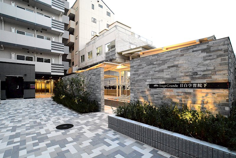 18/29 エントランス