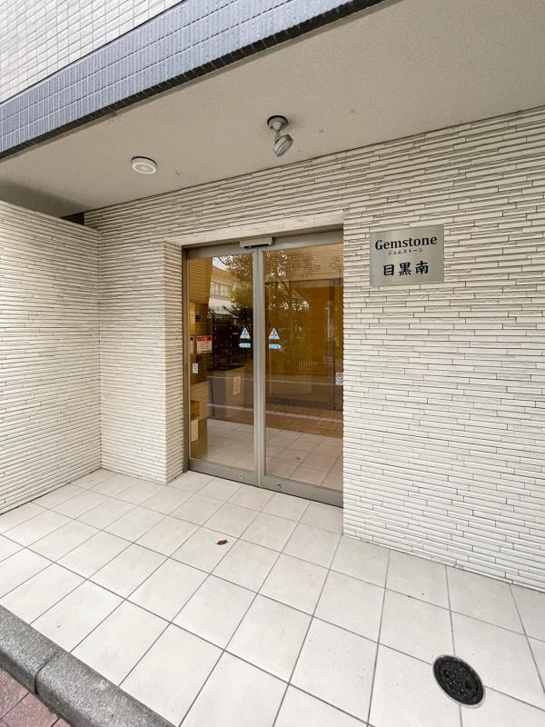 19/23 エントランス