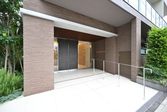 28/30 エントランス