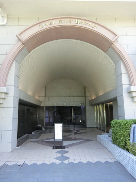 13/14 エントランス