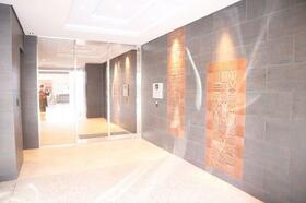 16/16 エントランス