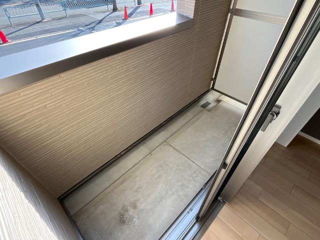 18/23 バルコニー