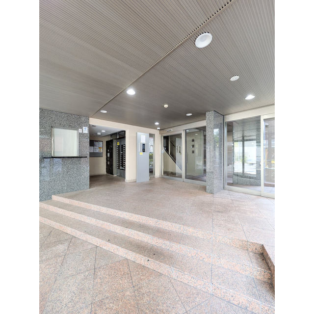 2/4 エントランス