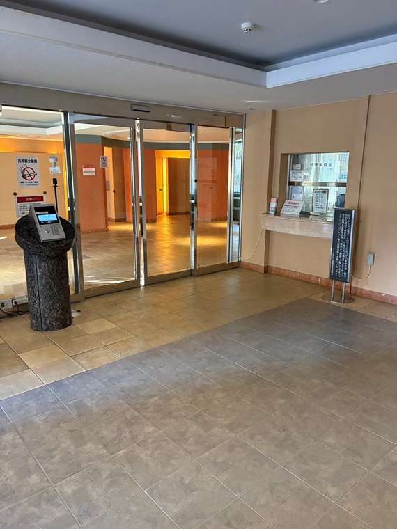 2/2 エントランス