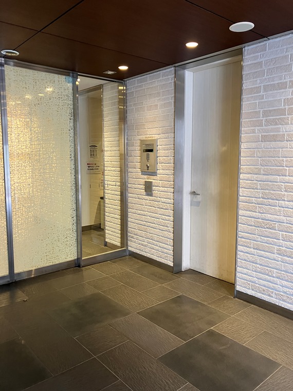 2/2 エントランス