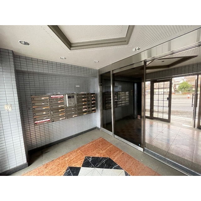 23/23 エントランス