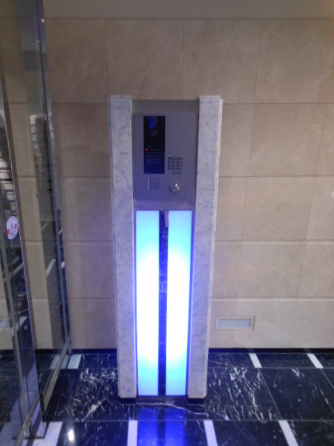 23/25 エントランス