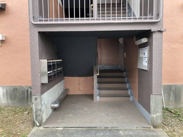 16/17 エントランス