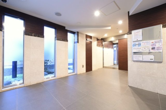 23/24 エントランス