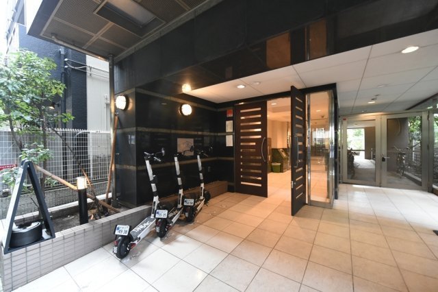 23/30 エントランス