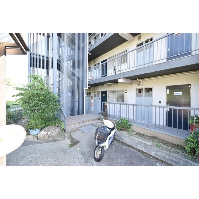 25/26 エントランス