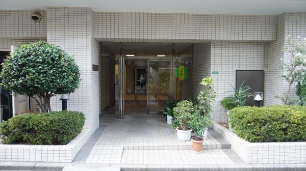 18/19 エントランス