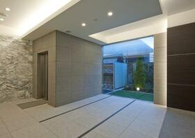 2/2 エントランス