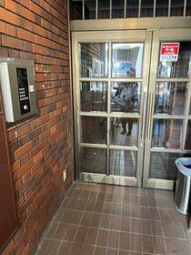 5/5 エントランス