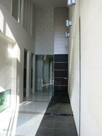 16/16 エントランス