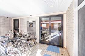 16/16 エントランス