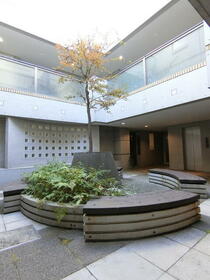 8/10 エントランス