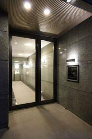 16/16 エントランス