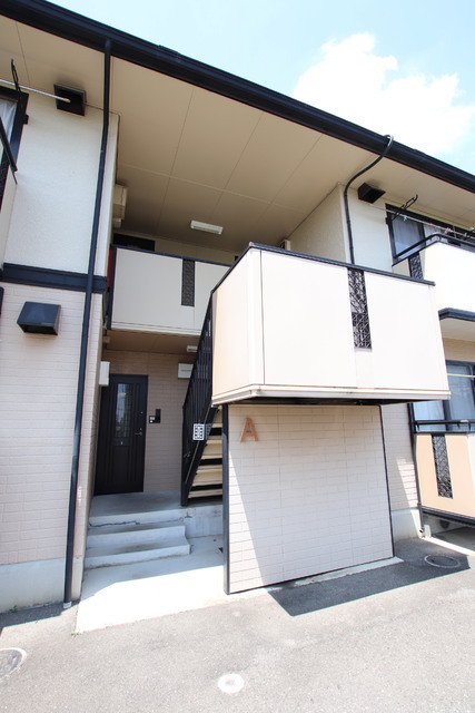 22/23 エントランス