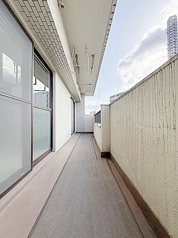 21/28 バルコニー