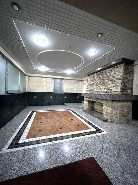 23/30 エントランス