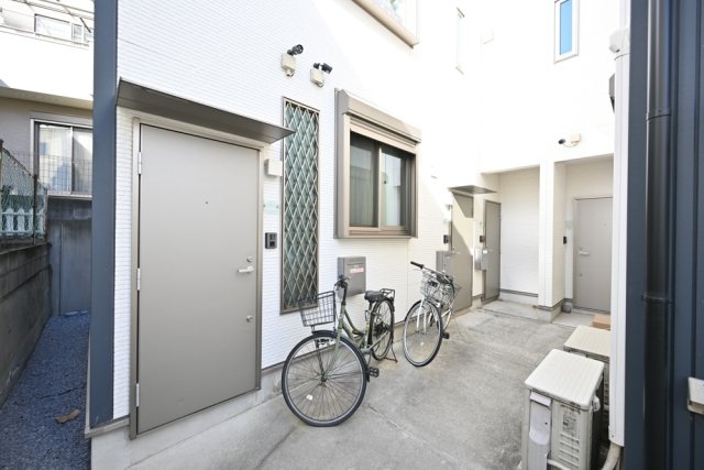 25/30 エントランス