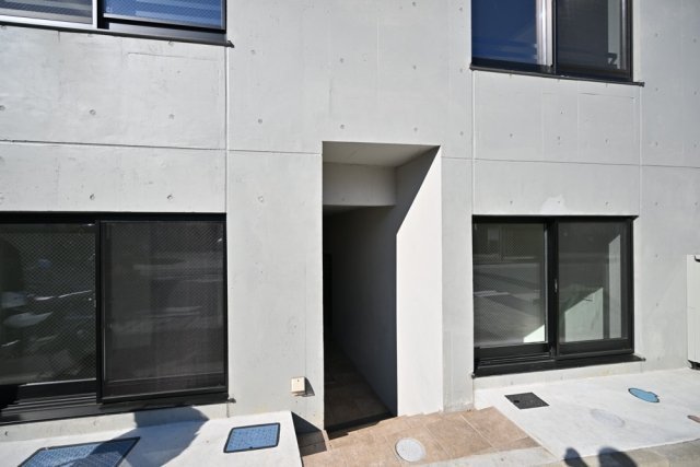 23/24 エントランス