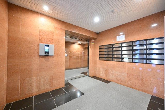 24/30 エントランス