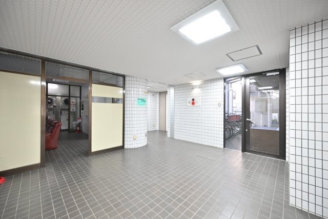 22/23 エントランス