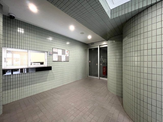 28/30 エントランス