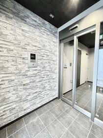 16/16 エントランス