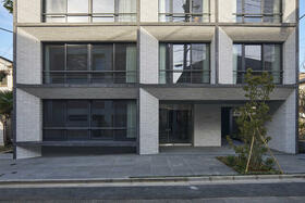 16/16 エントランス