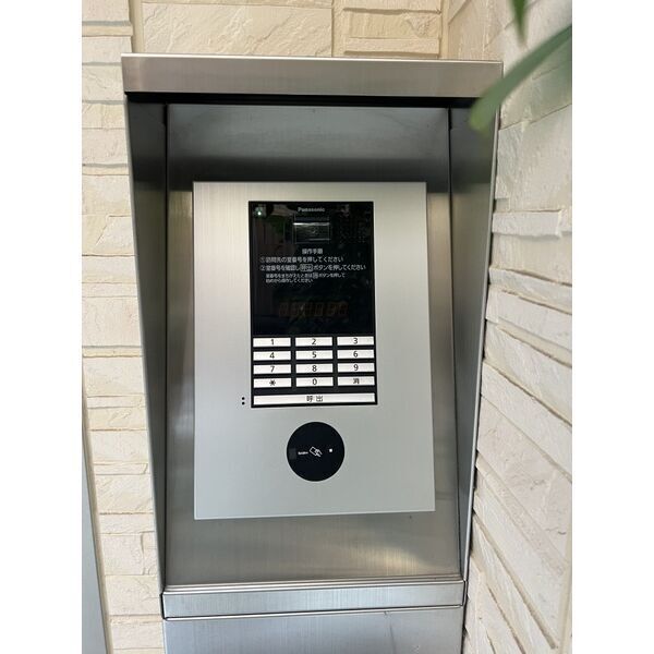 13/13 エントランス