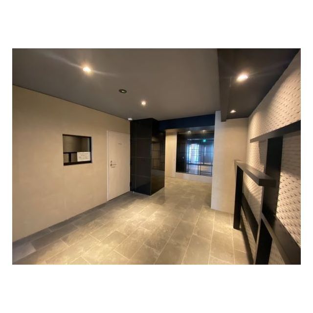 5/5 エントランス