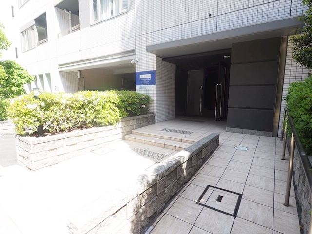 22/24 エントランス