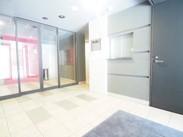 23/24 エントランス