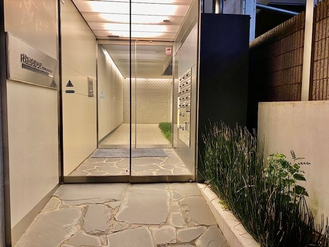 23/24 エントランス